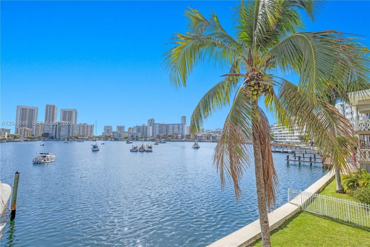 462 Golden Isles Dr , Unit 211, Hallandale Beach, FL 33009 Photo