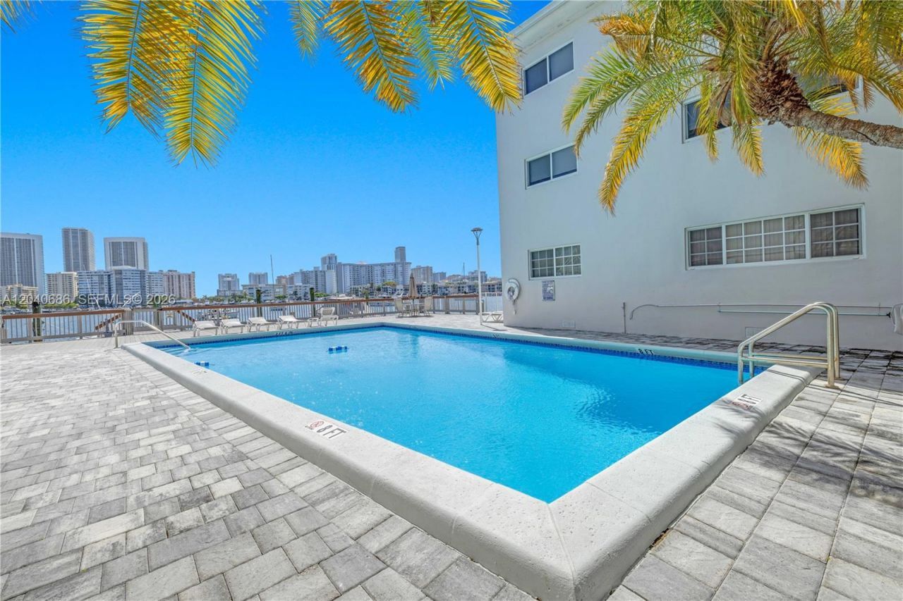 462 Golden Isles Dr , Unit 211, Hallandale Beach, FL 33009 Photo