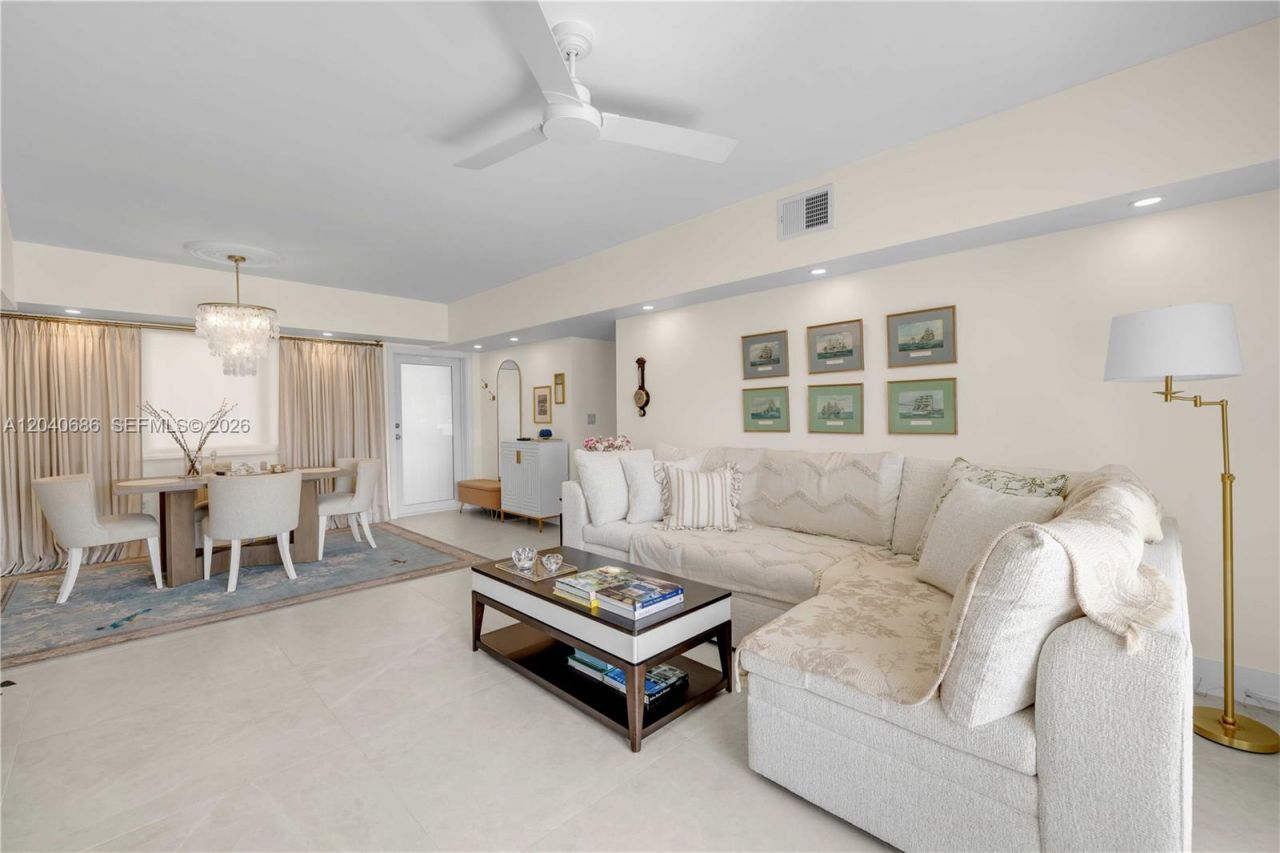 462 Golden Isles Dr , Unit 211, Hallandale Beach, FL 33009 Photo