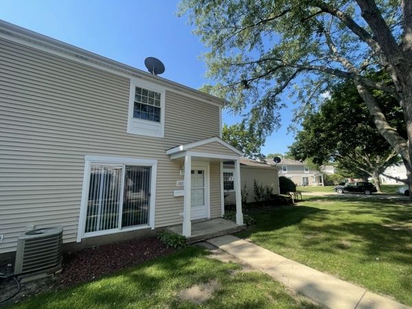 1202 Spur Court , Wheeling, IL 60090