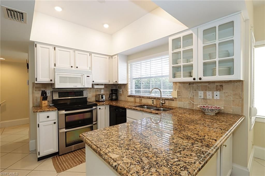 5916 Chanteclair Dr, Unit 8, Naples, FL 34108 Photo