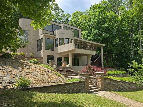13601 Royalton Road, Strongsville, OH 44136
