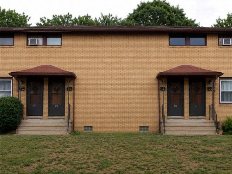 211 Clara Court, Louisville, OH 44641 Photo 1