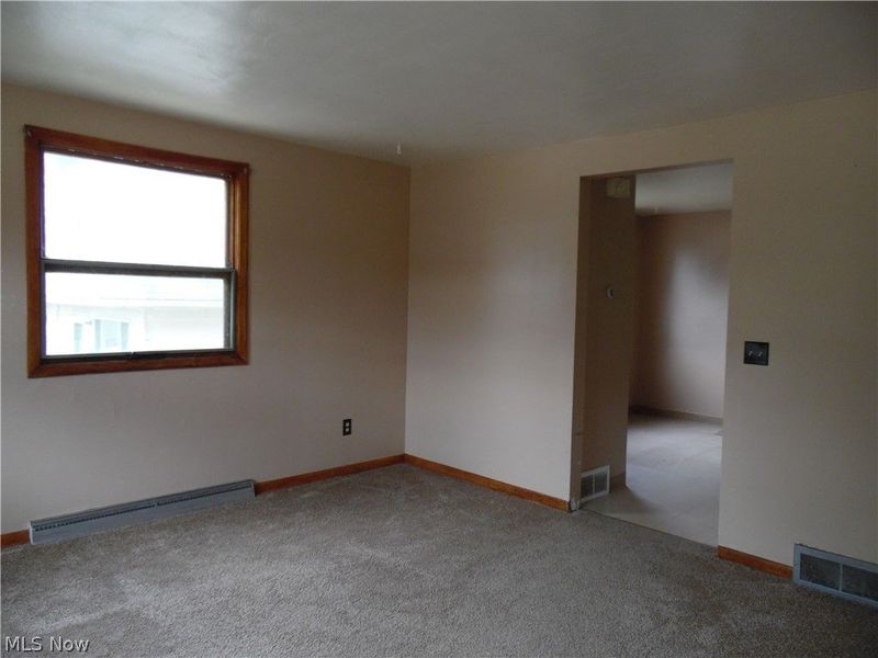 211 Clara Court, Louisville, OH 44641 Photo 3