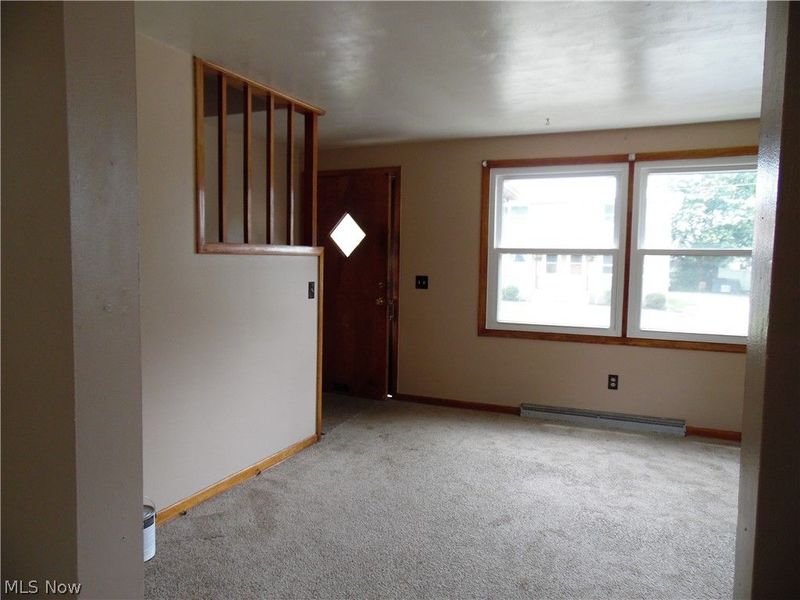 211 Clara Court, Louisville, OH 44641 Photo 4