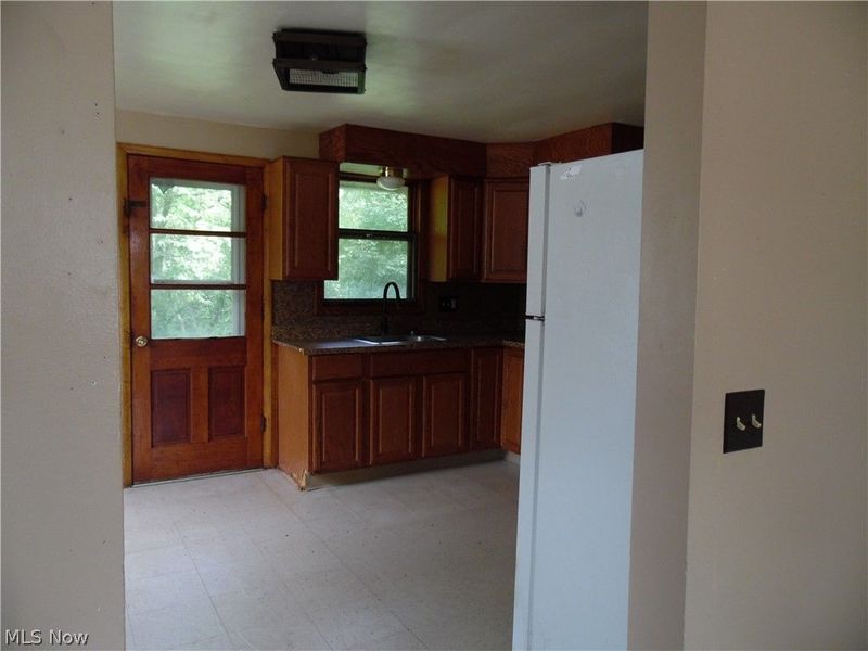 211 Clara Court, Louisville, OH 44641 Photo 5