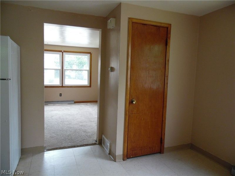 211 Clara Court, Louisville, OH 44641 Photo 6