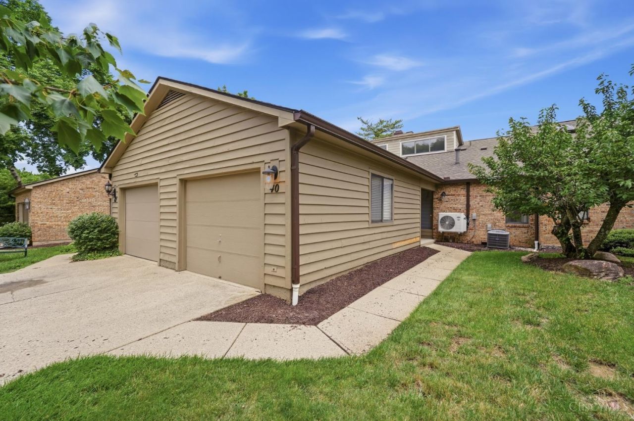 40 Rolling Hills Drive, Cincinnati, OH 45215 Main Photo