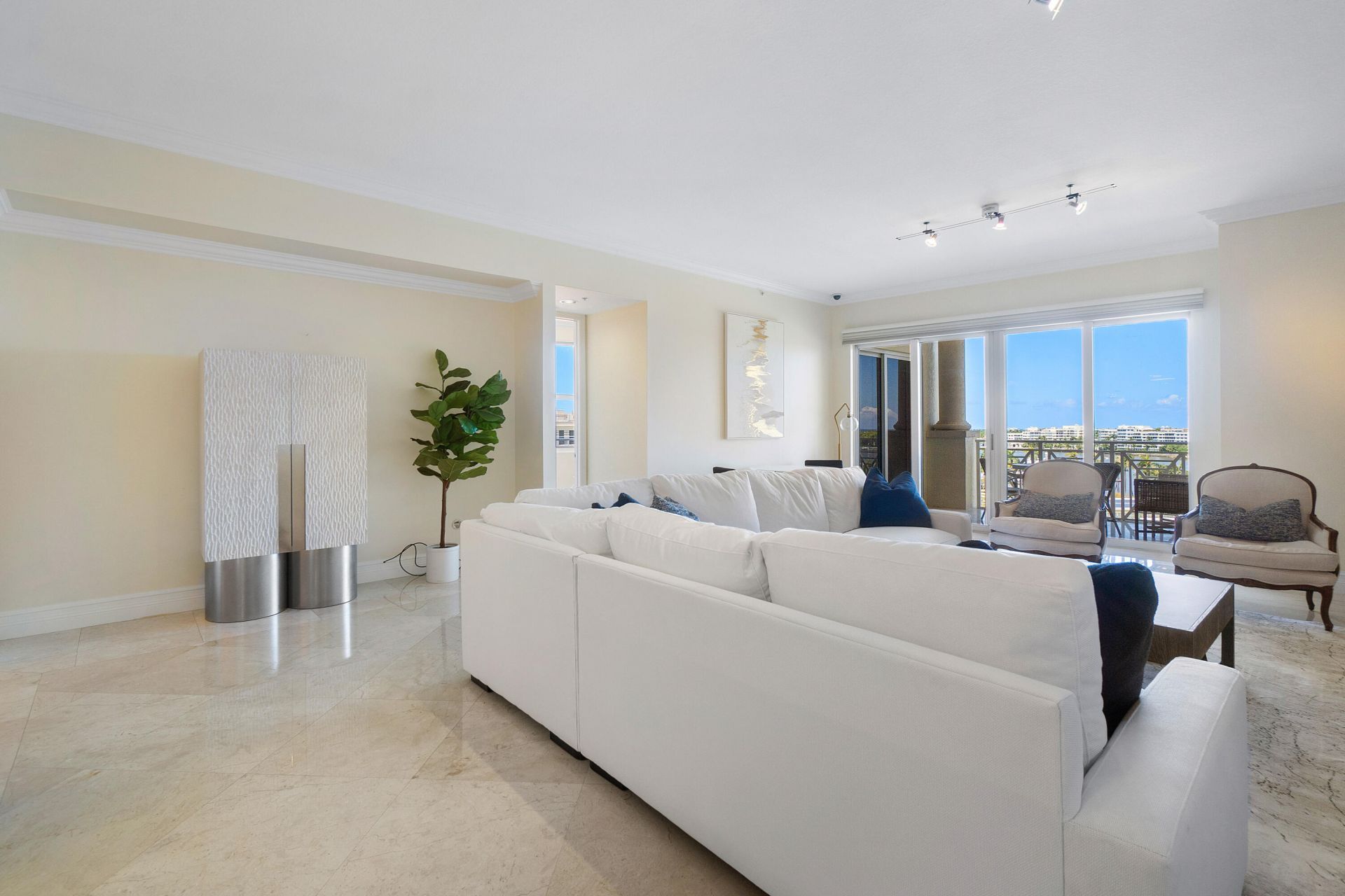 201 S Narcissus Avenue, Unit 605, West Palm Beach, FL 33401 Photo