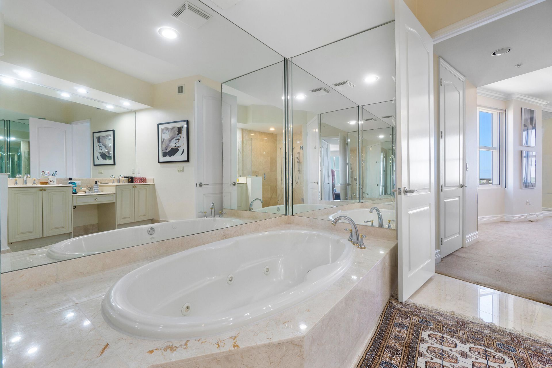 201 S Narcissus Avenue, Unit 605, West Palm Beach, FL 33401 Photo