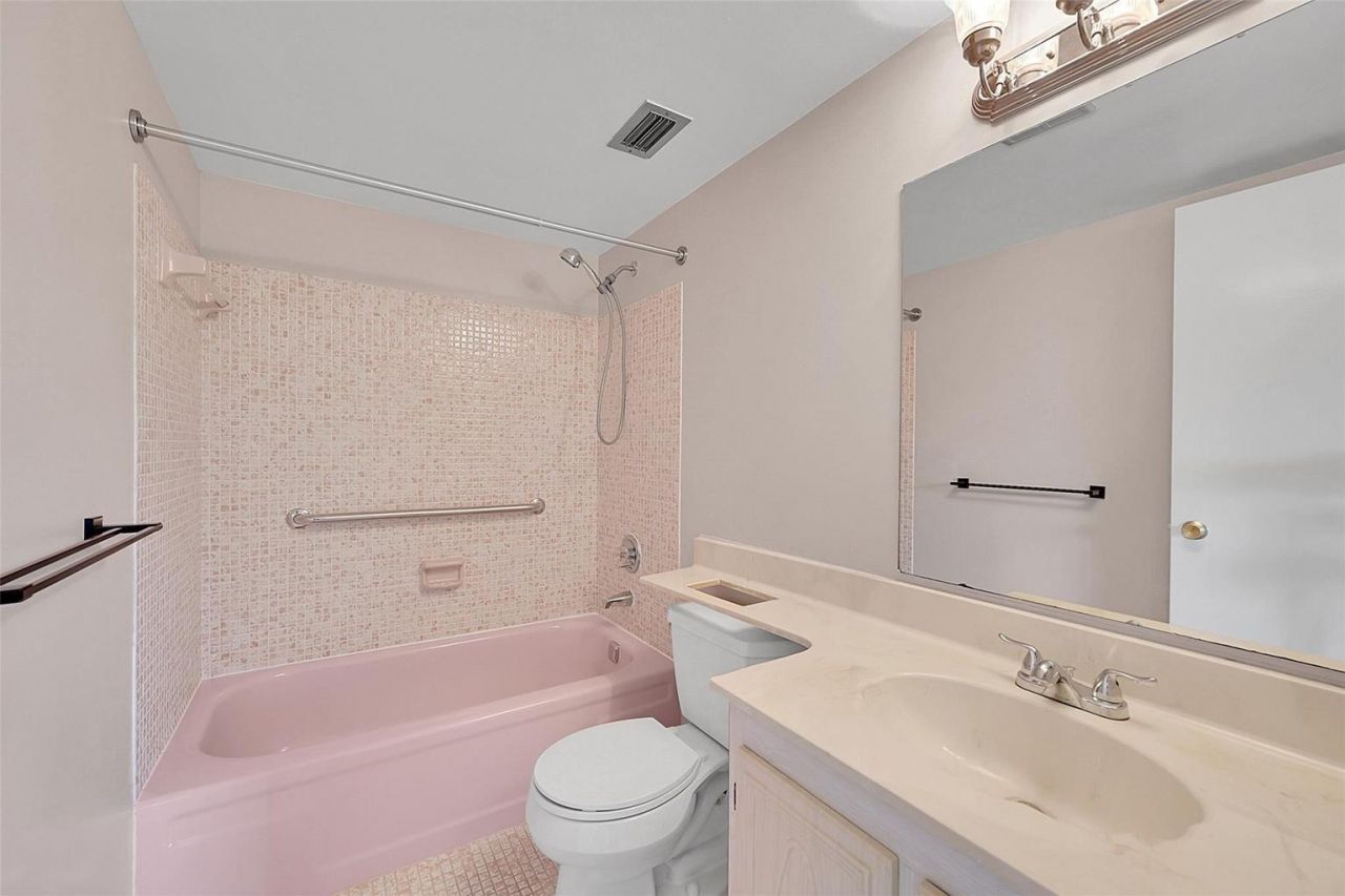 23 Abbey Lane, Unit 202, Delray Beach, FL 33446 Photo