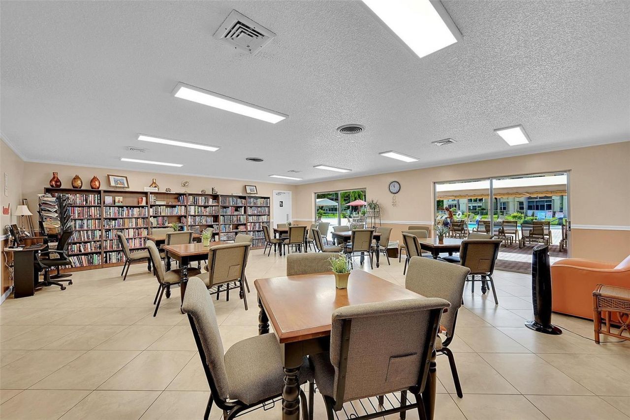23 Abbey Lane, Unit 202, Delray Beach, FL 33446 Photo
