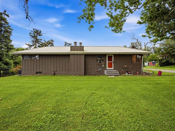 2609 1st Avenue SW, Cedar Rapids, IA 52404