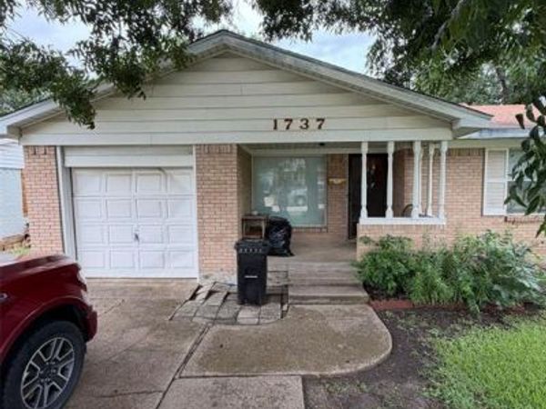 1737 Alta Vista Street , Mesquite, TX 75149