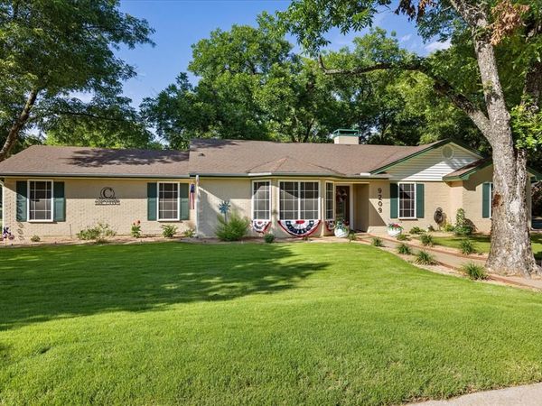 9209 Hanging Moss Drive, Granbury, TX 76049
