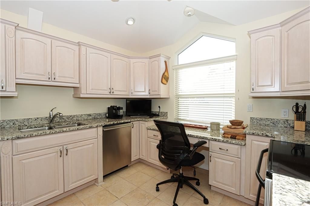 640 2nd St S, Unit 2, Naples, FL 34102 Photo