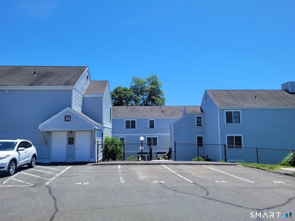 55 Mill Plain, Unit 34-3, Danbury, CT 06811