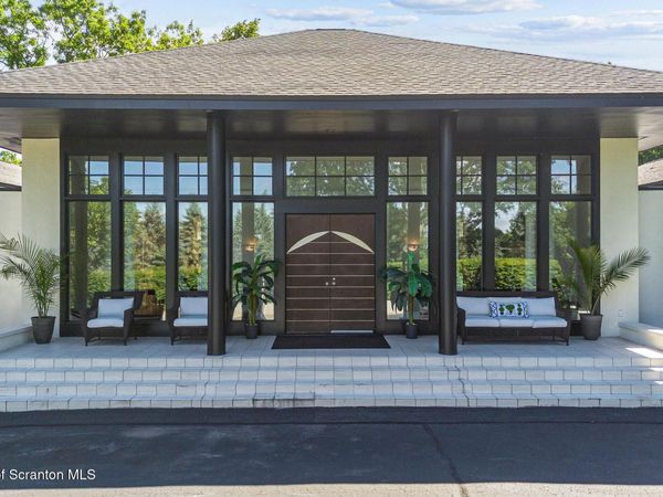 113 Glenmaura Drive, Moosic, PA 18507