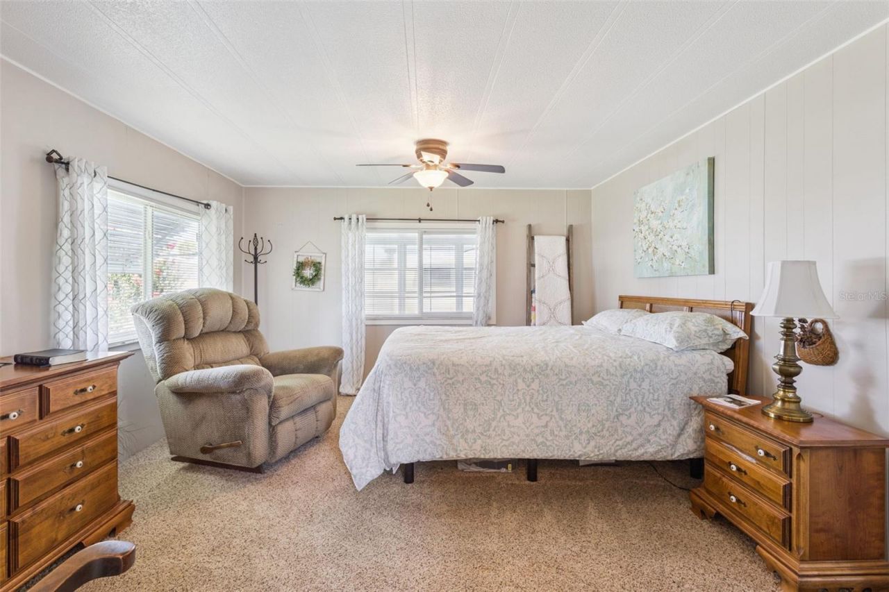 137 Jacaranda Drive , Leesburg, FL 34748 Photo