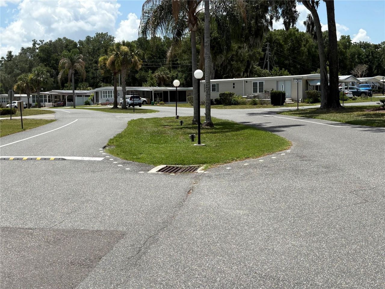 137 Jacaranda Drive , Leesburg, FL 34748 Photo