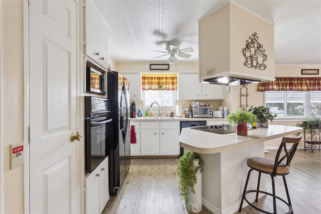 137 Jacaranda Drive , Leesburg, FL 34748 Photo