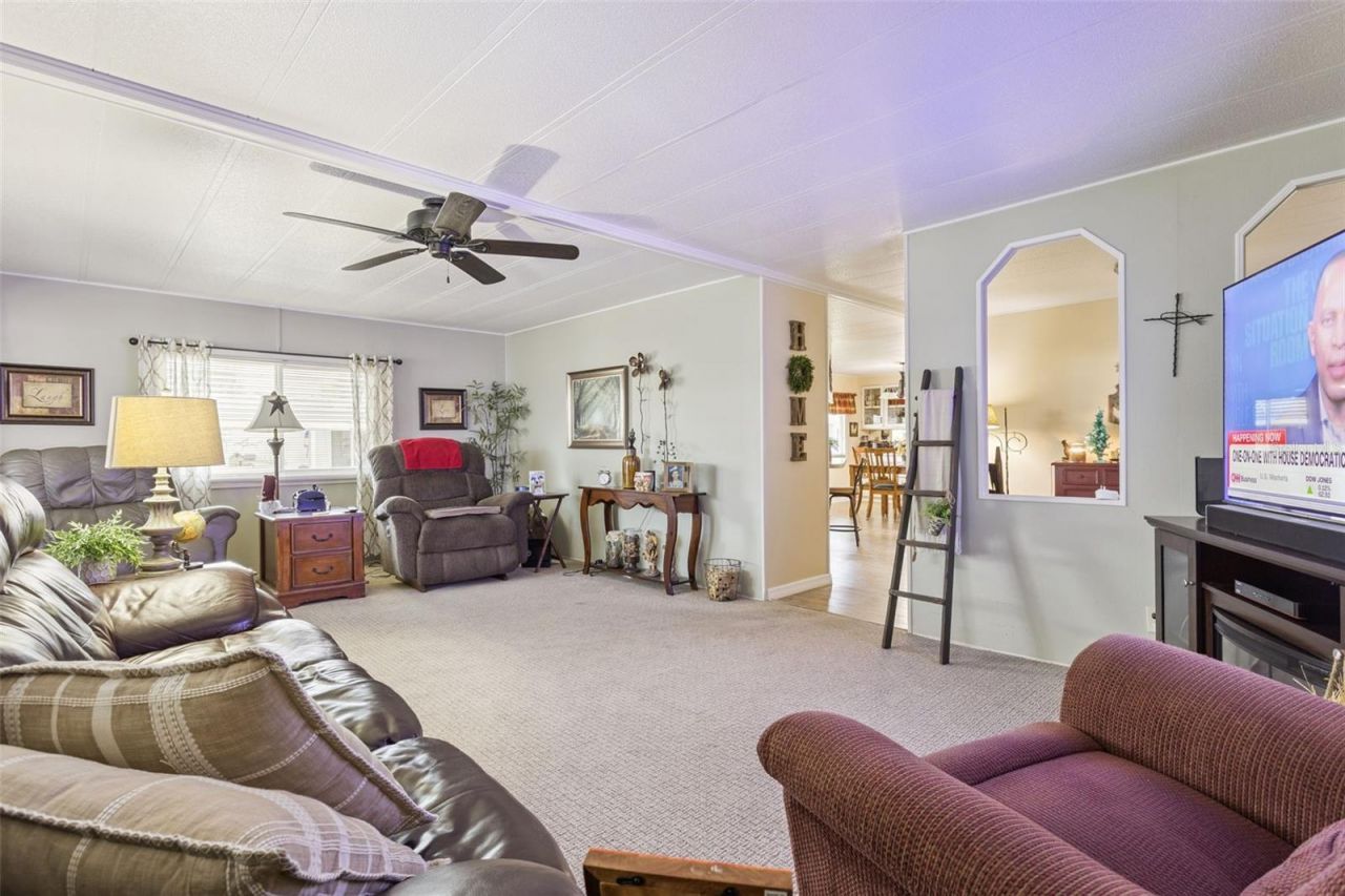 137 Jacaranda Drive , Leesburg, FL 34748 Photo