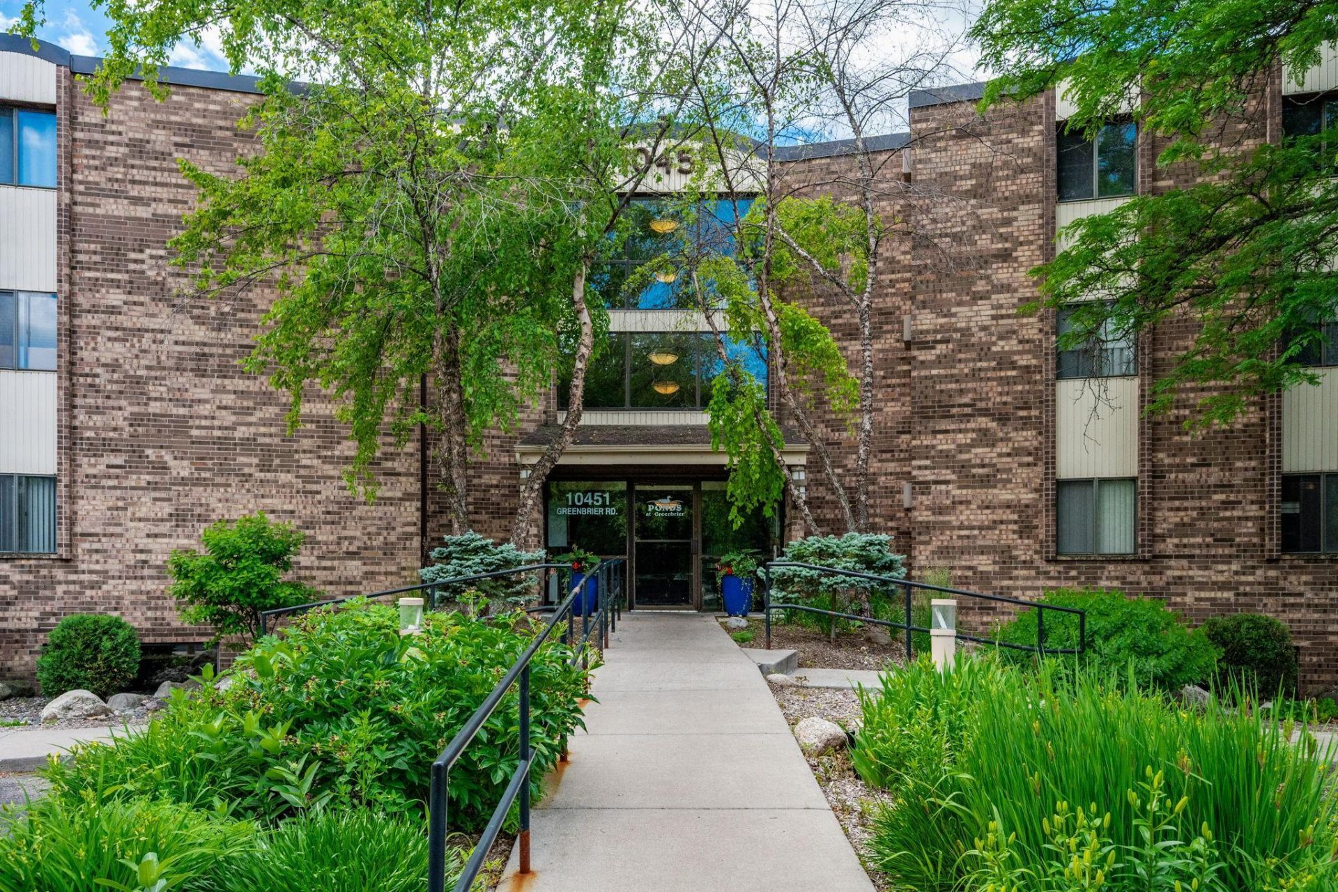 10451 Greenbrier Road, Unit 318, Minnetonka, MN 55305 Main Photo