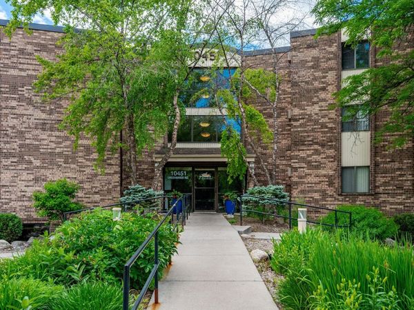 10451 Greenbrier Road , Unit 318, Minnetonka, MN 55305