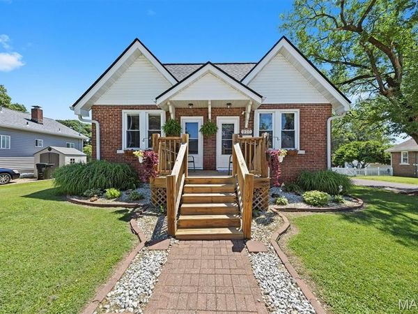 920 S 5th Street, Belleville, IL 62220