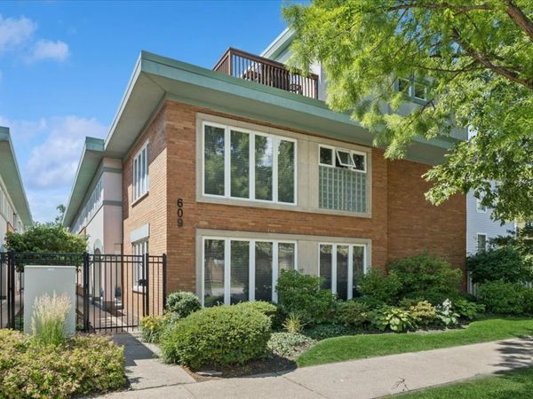 Unit E, Oak Park, IL 60302