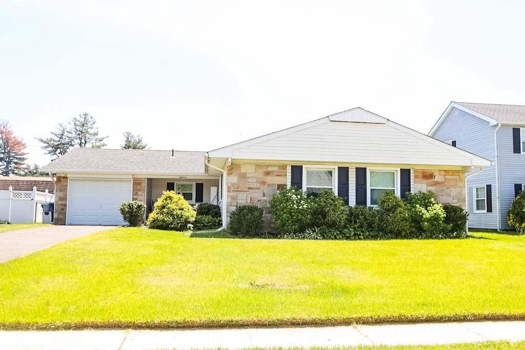 18 Holton Lane, Willingboro, NJ 08046 Main Photo