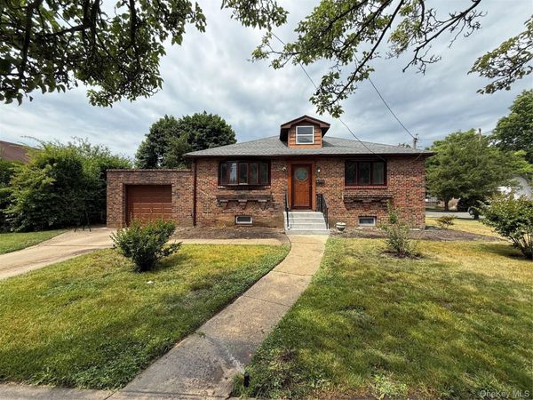 634 Leonard Avenue , Uniondale, NY 11553