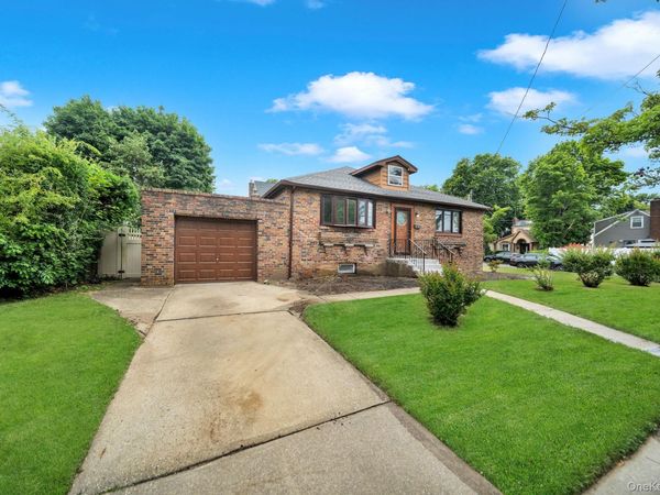 634 Leonard Avenue, Uniondale, NY 11553