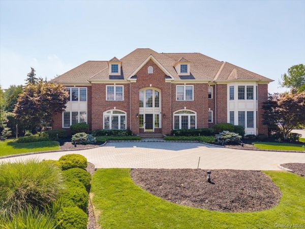 26 Legends Circle , Melville, NY 11747