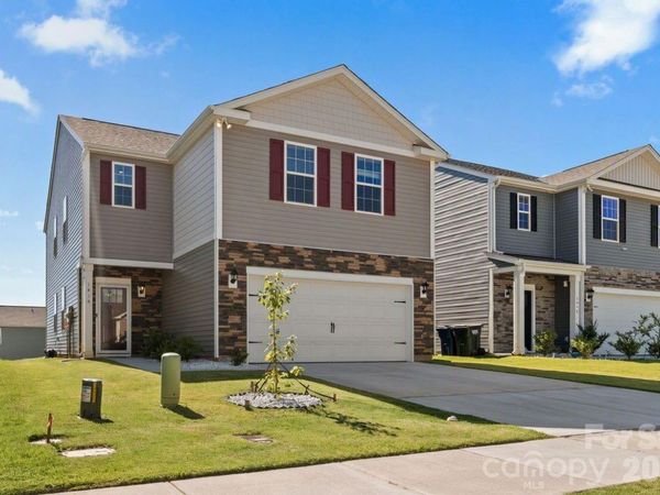 1414 5th Street Drive NE, Hickory, NC 28601