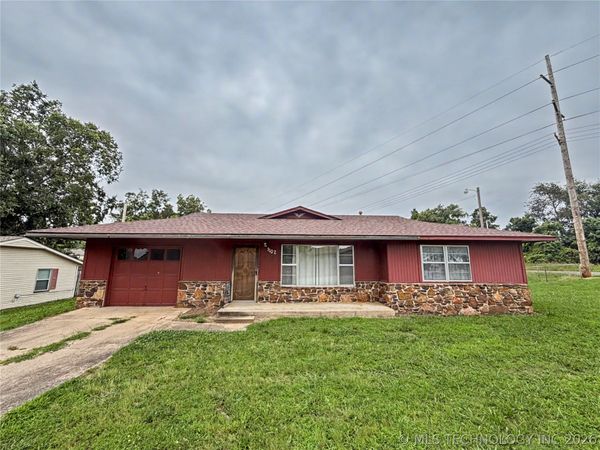 1102 W 1st Street , Tahlequah, OK 74464