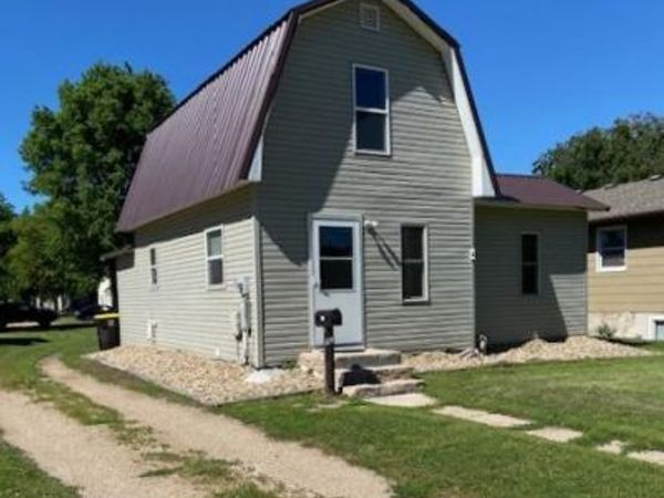 872 12th Street, Windom, MN 56101