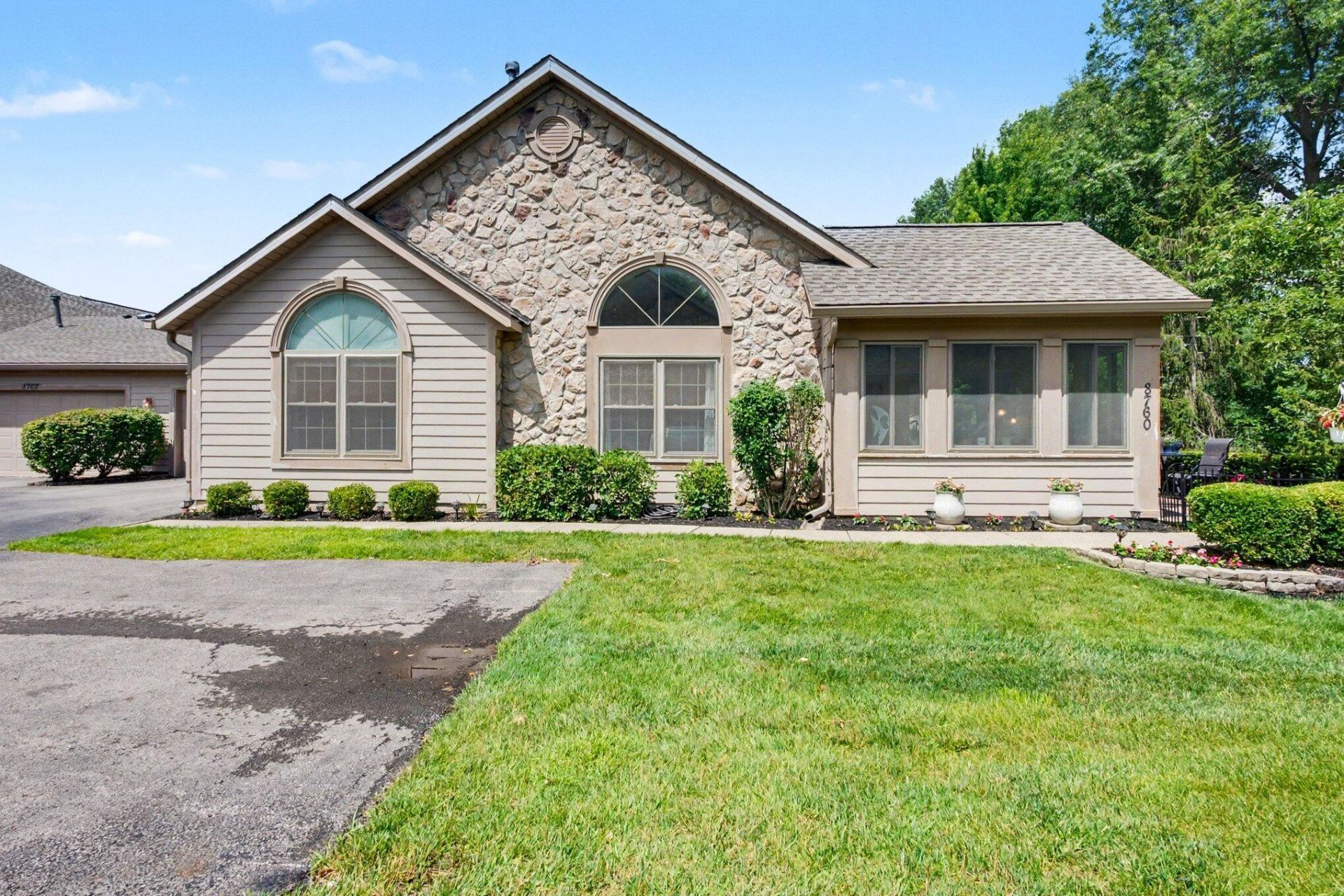 8760 Linksway Drive , Powell, OH 43065 Main Photo