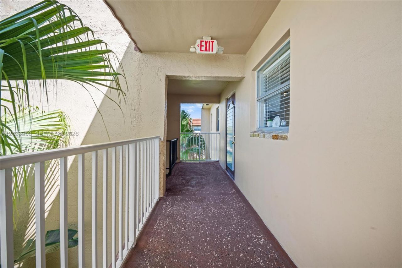 8951 Sunrise Lakes Blvd, Unit 301, Sunrise, FL 33322 Photo