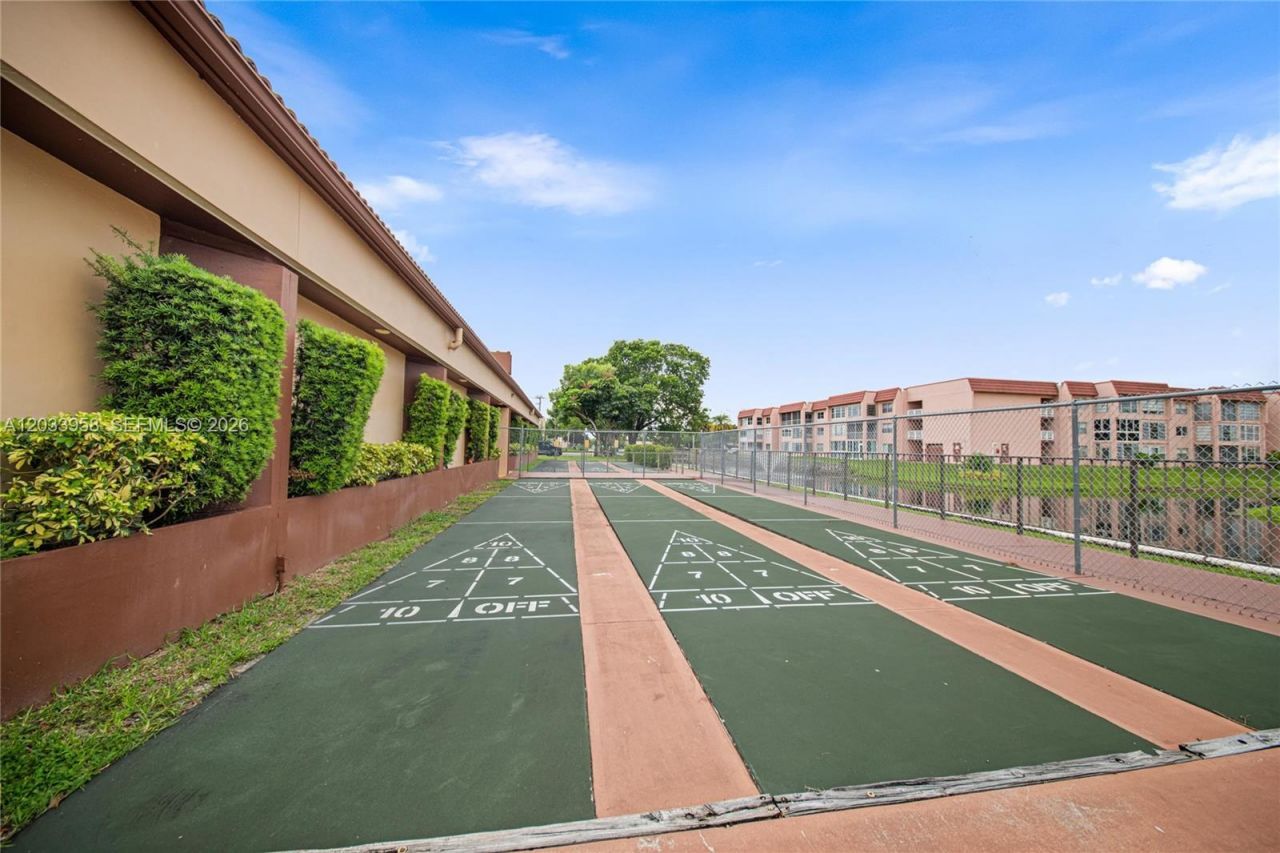 8951 Sunrise Lakes Blvd, Unit 301, Sunrise, FL 33322 Photo