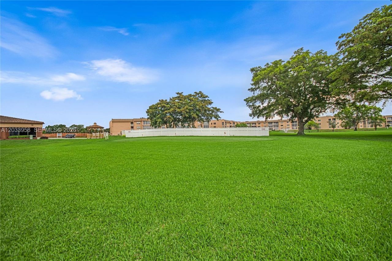 8951 Sunrise Lakes Blvd, Unit 301, Sunrise, FL 33322 Photo