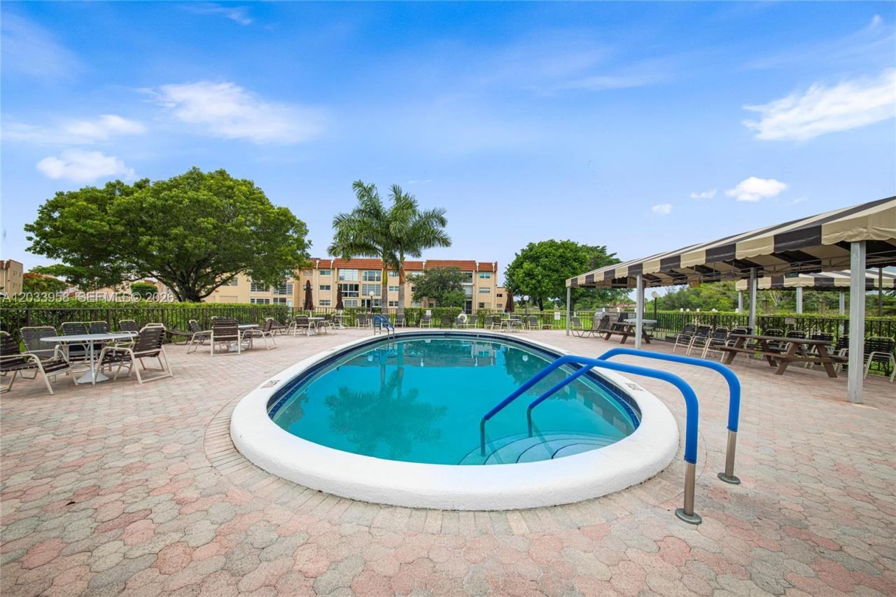 8951 Sunrise Lakes Blvd, Unit 301, Sunrise, FL 33322 Photo