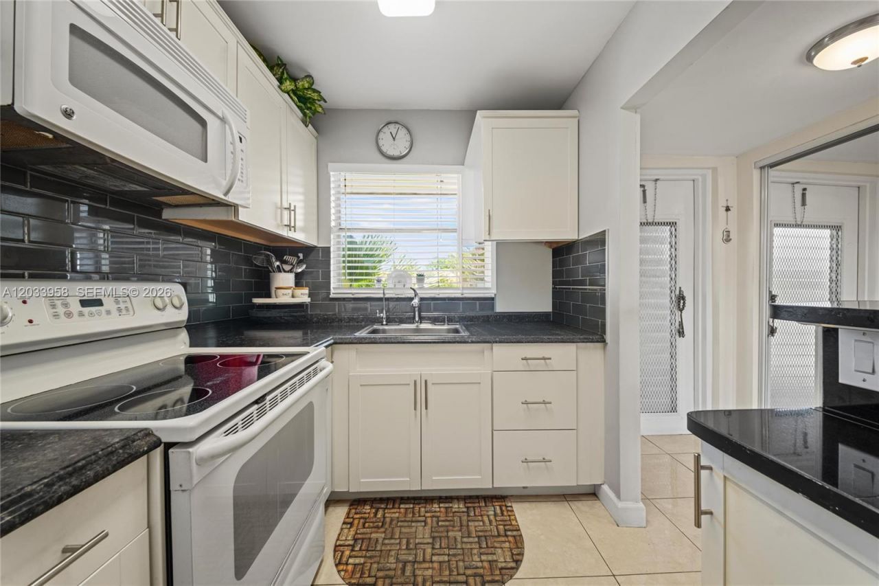 8951 Sunrise Lakes Blvd, Unit 301, Sunrise, FL 33322 Photo