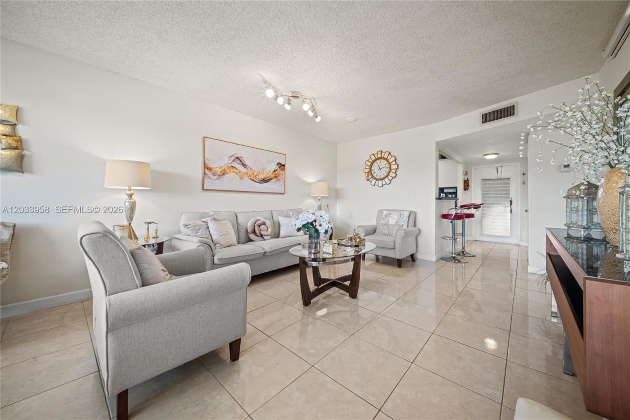 8951 Sunrise Lakes Blvd, Unit 301, Sunrise, FL 33322 Photo