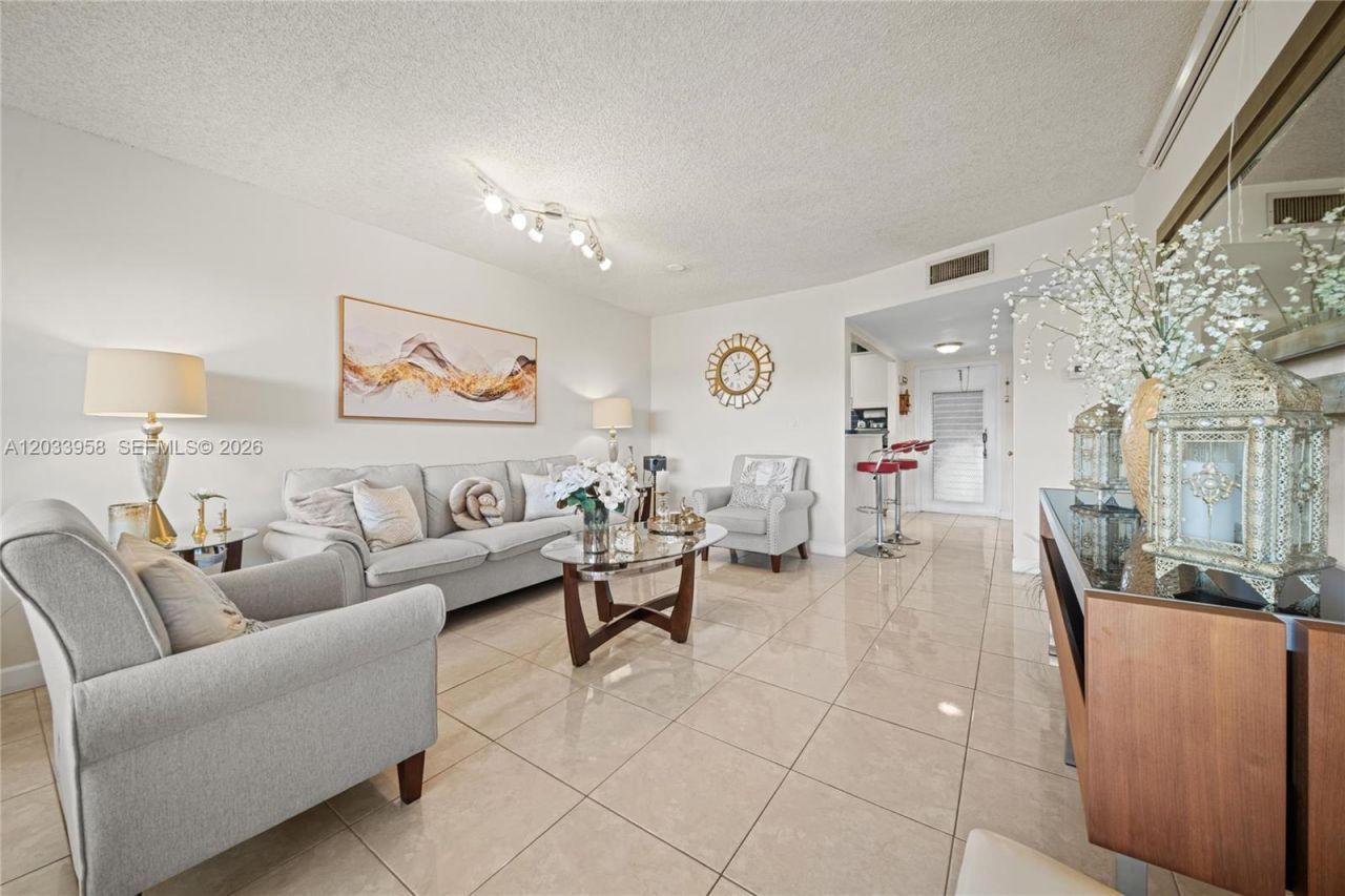 8951 Sunrise Lakes Blvd, Unit 301, Sunrise, FL 33322 Photo