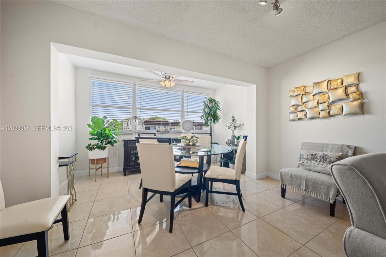 8951 Sunrise Lakes Blvd, Unit 301, Sunrise, FL 33322 Photo