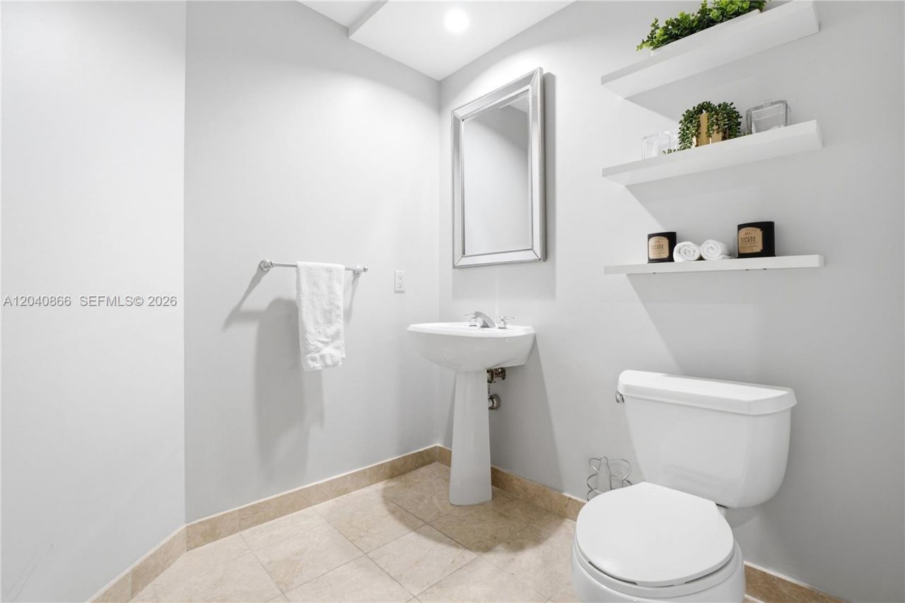 801 Brickell Key Blvd , Unit 707, Miami, FL 33131 Photo