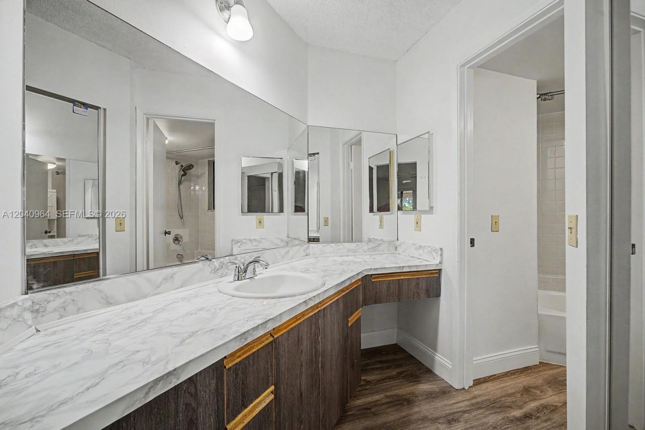 15575 Miami Lakeway N, Unit 206, Miami Lakes, FL 33014 Photo