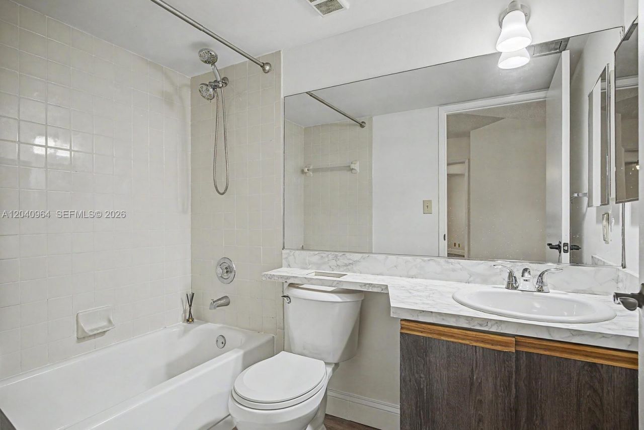 15575 Miami Lakeway N, Unit 206, Miami Lakes, FL 33014 Photo
