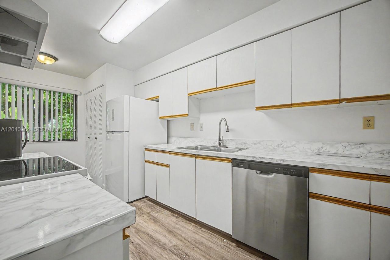 15575 Miami Lakeway N, Unit 206, Miami Lakes, FL 33014 Photo